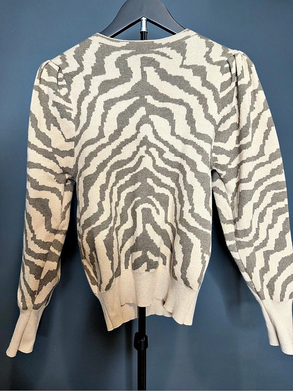 Lumiere Zebra Print Crewneck with Ruched Shoulders Size Small Like New